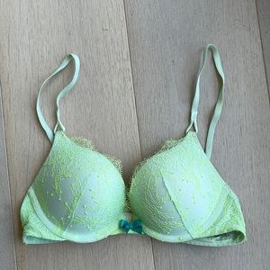 Victoria’s Secret bombshell bra